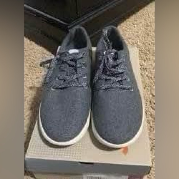 Men’s size 10 JSport gray tennis shoes- new - Picture 4 of 4